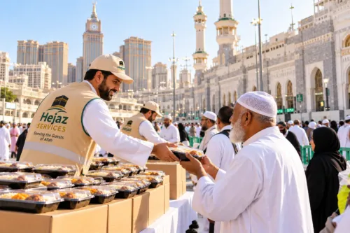 Hejaz Services volunteers handing out food packs to pilgrims at Masjid al-Haram